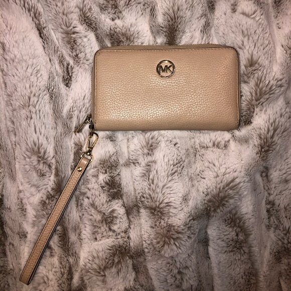 MICHAEL KORS Wallet With Strap - Picture 1 of 5